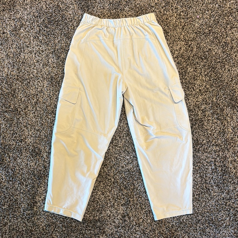 Lululemon Light Utilitech Cargo Pocket High-Rise cropped pants Size 30 - Picture 2 of 5